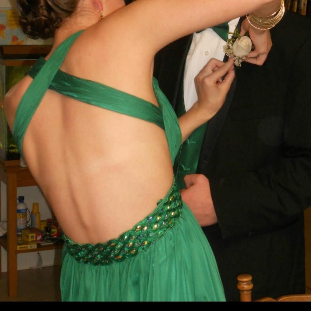 💚Emerald 💚 La Femme Dress 15802 - Picture 5 of 8
